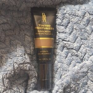 Medium Black Radiance Tinted Moisturizer Sunscreen Hydrate Color Correct
